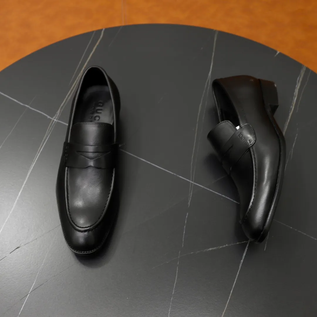 Men's shoes: 250🙅‍♂️🙅‍♂️🙅‍♂️Niuli Brand: GUCCI Size: 38-44 (45 can be customized) Level: Counter classic Material: Original soft cowhide upper Comfortable cowhide lining Original lightweight outsole Style category: Business casual footwear Driving leather shoes Color: Actual picture color